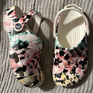 Crocs Classic Tie Dye Clogs Brand New Unisex (M4/W6) Black Pink Mint